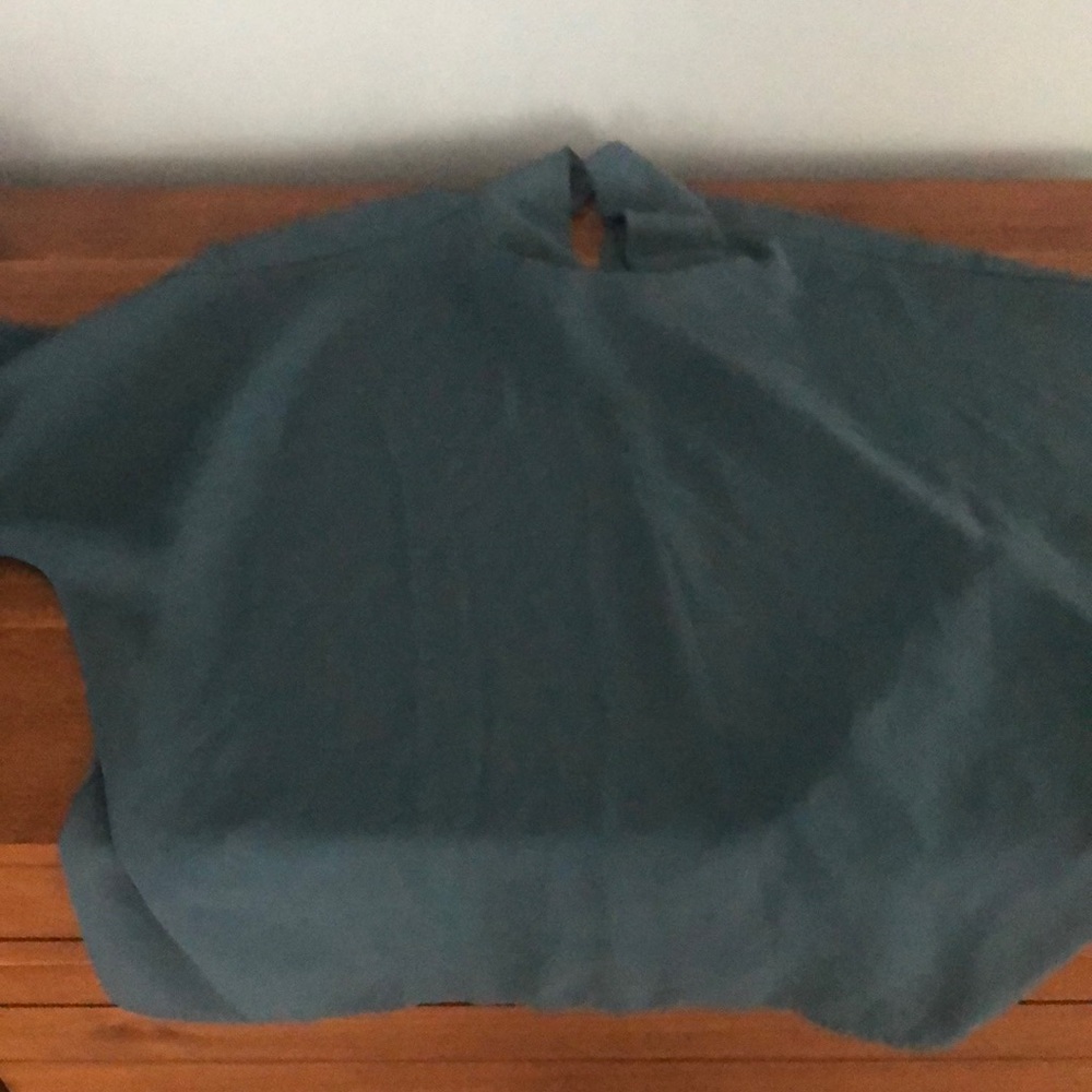 UNIQLO gunmetal color blouse